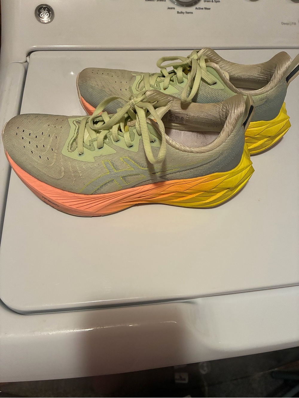 Asics Novablast4 Paris Edition